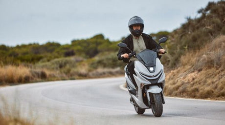 ¿Moto eléctrica o de gasolina? Elige la que mejor se adapta a ti